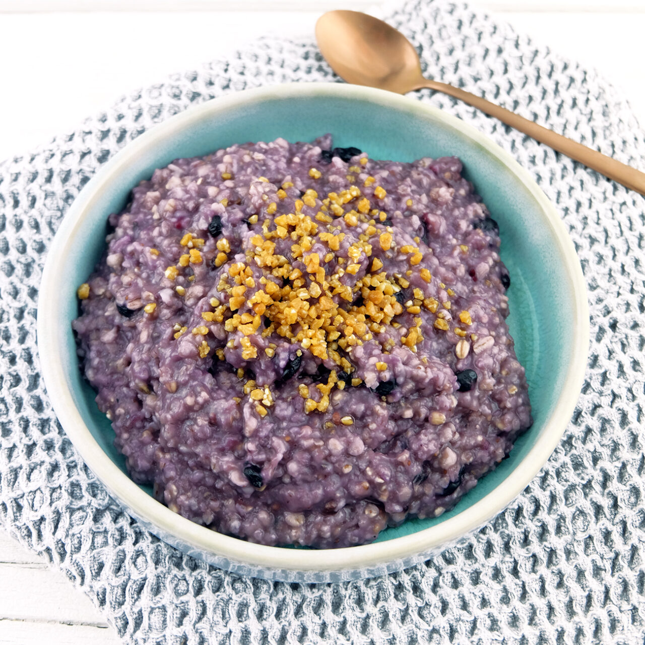 Blaubeer-Porridge mit Mandelkrokant - HistaFit