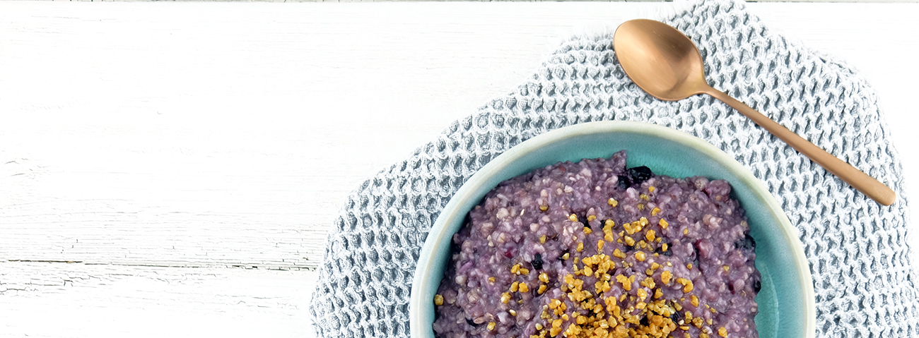 Blaubeer-Porridge mit Mandelkrokant_IG