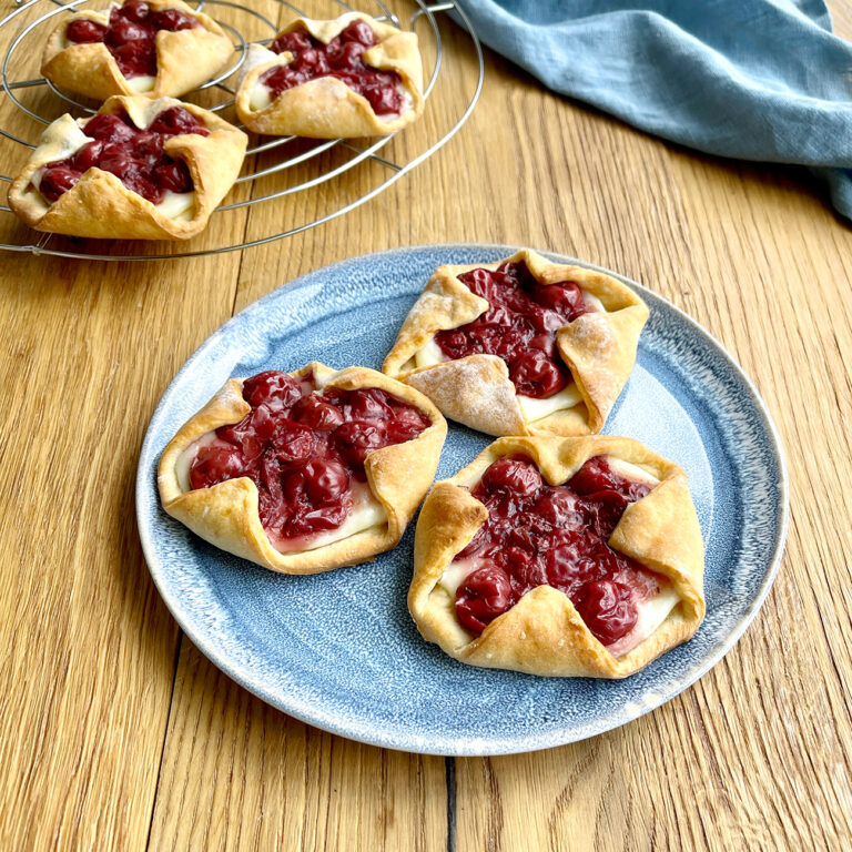 Frischkäse-Kirsch-Taschen IG kl