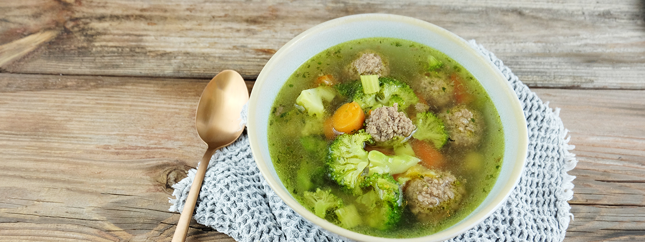 Gemüsesuppe mit Hackbällchen